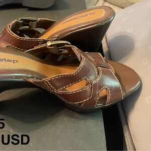 Cute, comfy Brown Women's heeled Sandals